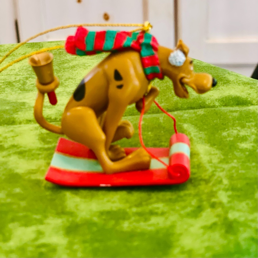 Scooby Doo Ornament Vintage Hanna Barbera 2002
On A Sled Plastic Holiday NEW